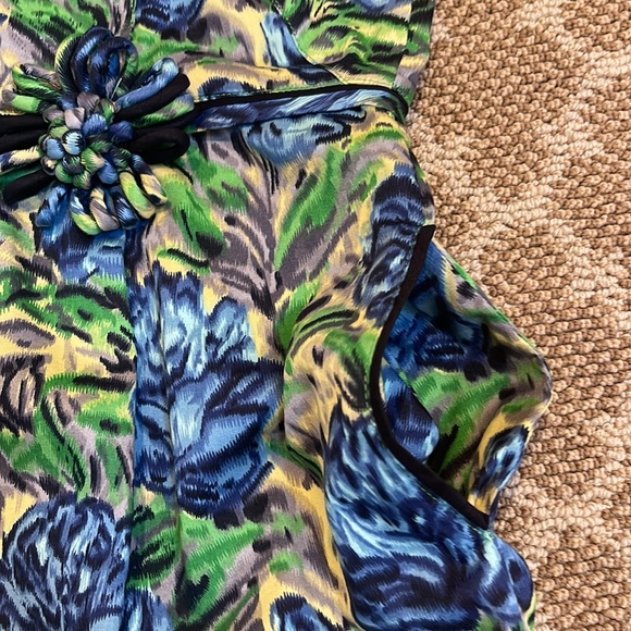 Beautiful floral dress with floral embellishment - size 8 - Picture 5 of 5